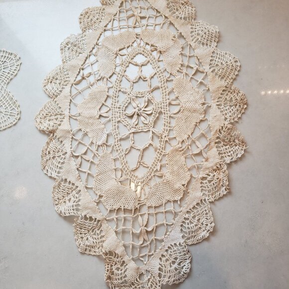 2 handmade crocheted doilies - Picture 6 of 6